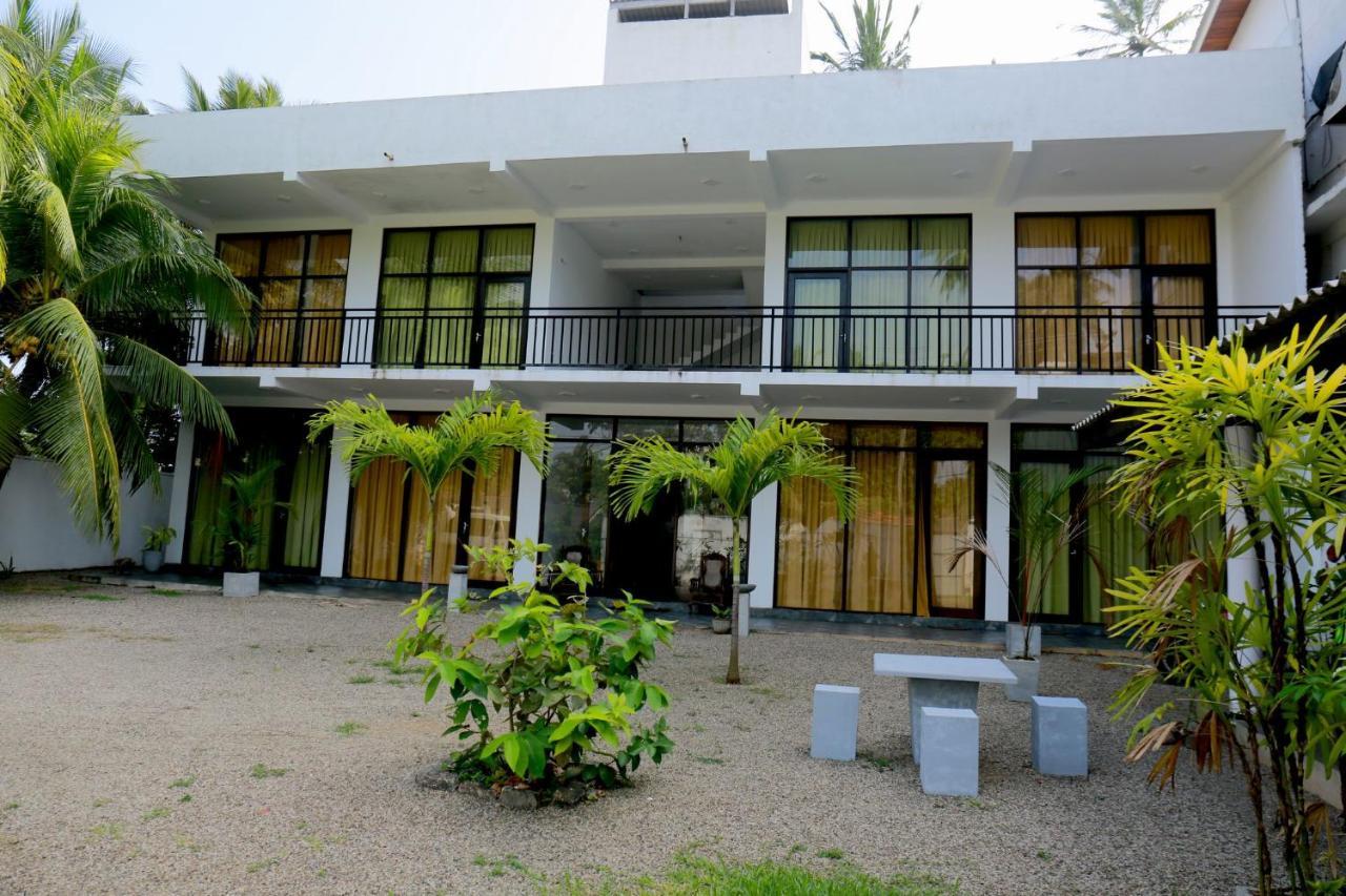 Jayaa Beach Talpe Buitenkant foto